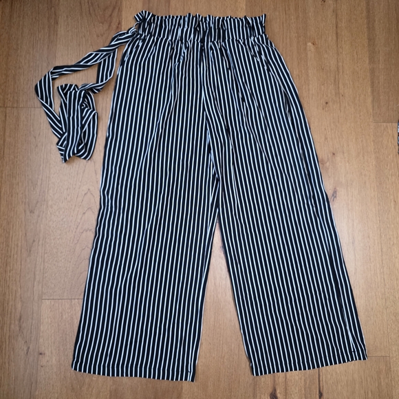 SHEIN Black and White Striped Wide Leg Pants Women's 0XL with 2 Front Pockets - Picture 1 of 7